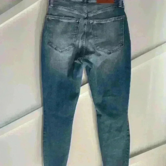 Lucky Brand Bridgette Skinny Button Fly  Radiant
Color 2/25 Ankle‎ - Picture 4 of 7